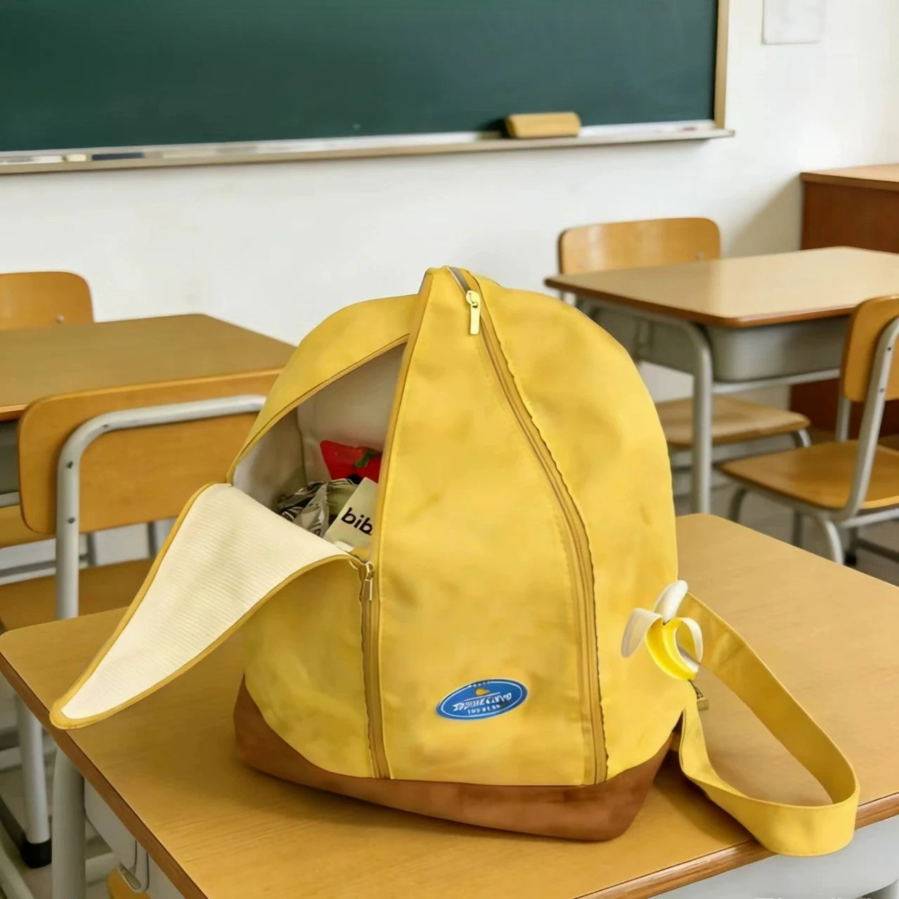 Banana Style Lightweight Everyday Backpack - Image 4