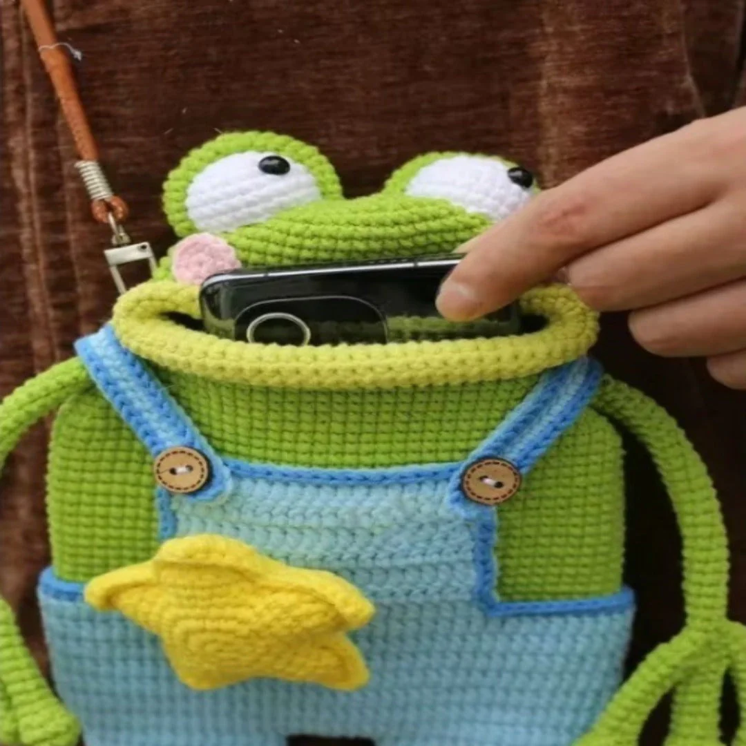 Big Lips Frog Knitted Bag - Image 4