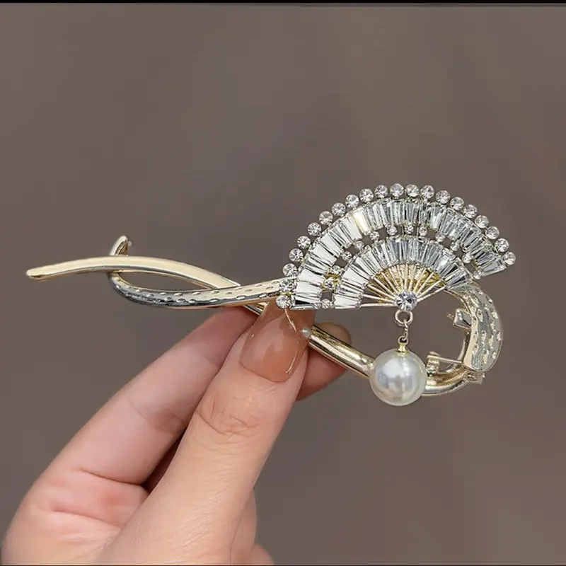 Butterfly Spark Zircon Flower Hairpin - Image 10