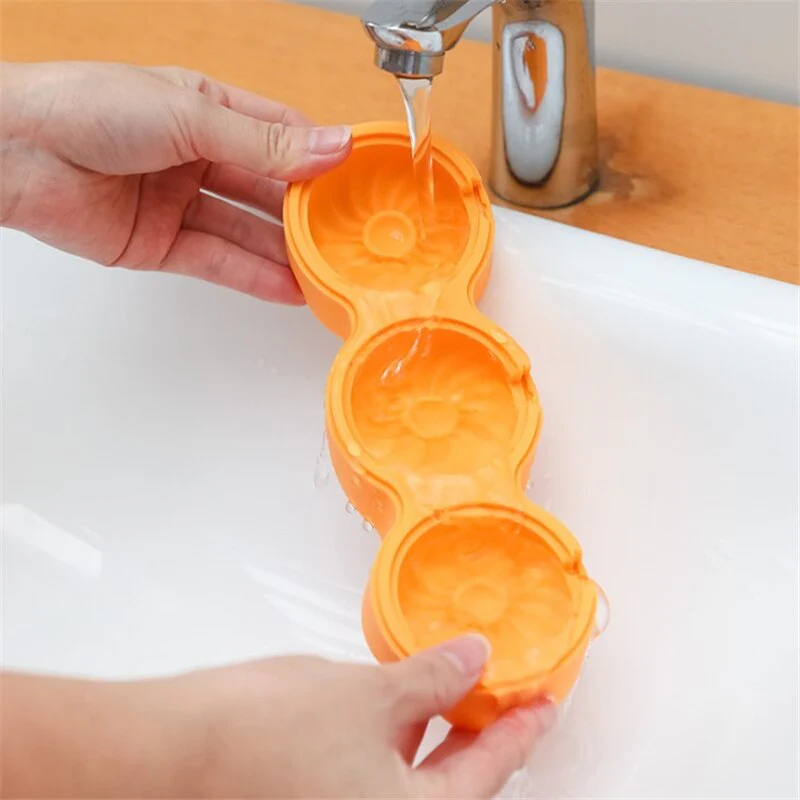 Donut Shaped Ice Cream Mold - Image 2