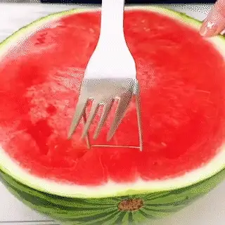 Easy Watermelon Slicer Fork - Image 7