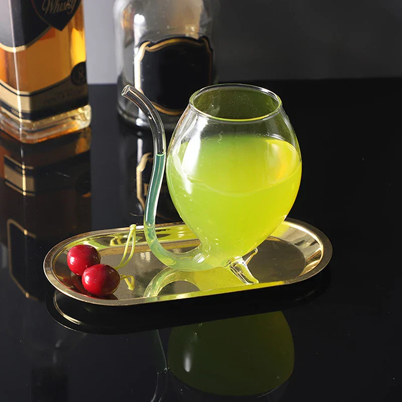 Elegant Curved Art-Inspired Cocktail Glass - Image 3