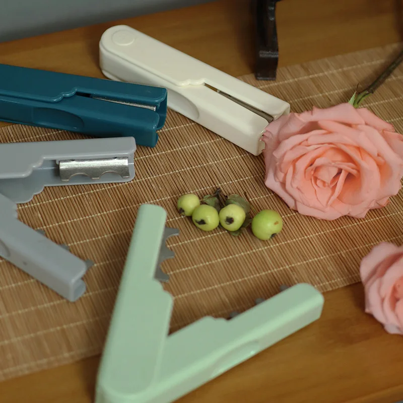 Ergonomic Flower Stem Thorn Cutter - Image 2