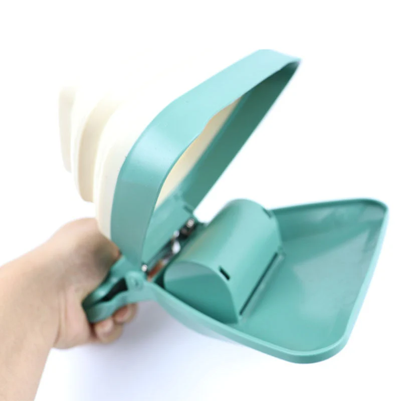 Extendable Travel Pet Poop Scooper - Image 4