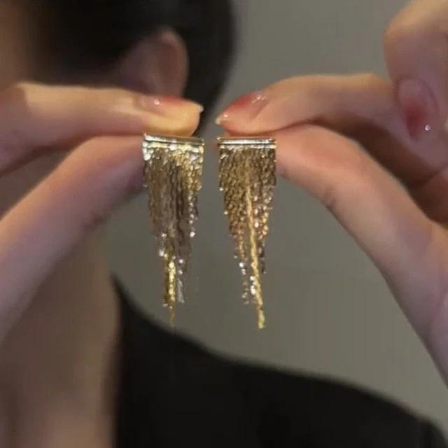 Golden Shining City Tassel Earring - Image 10