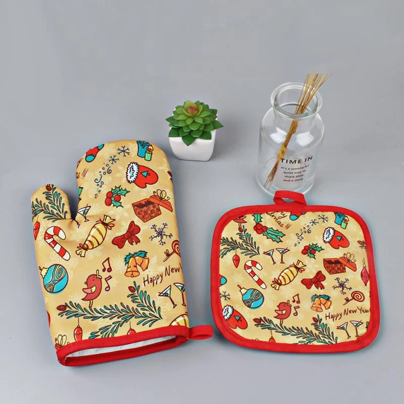 Heat Resistant Christmas Oven Mitts - Image 6