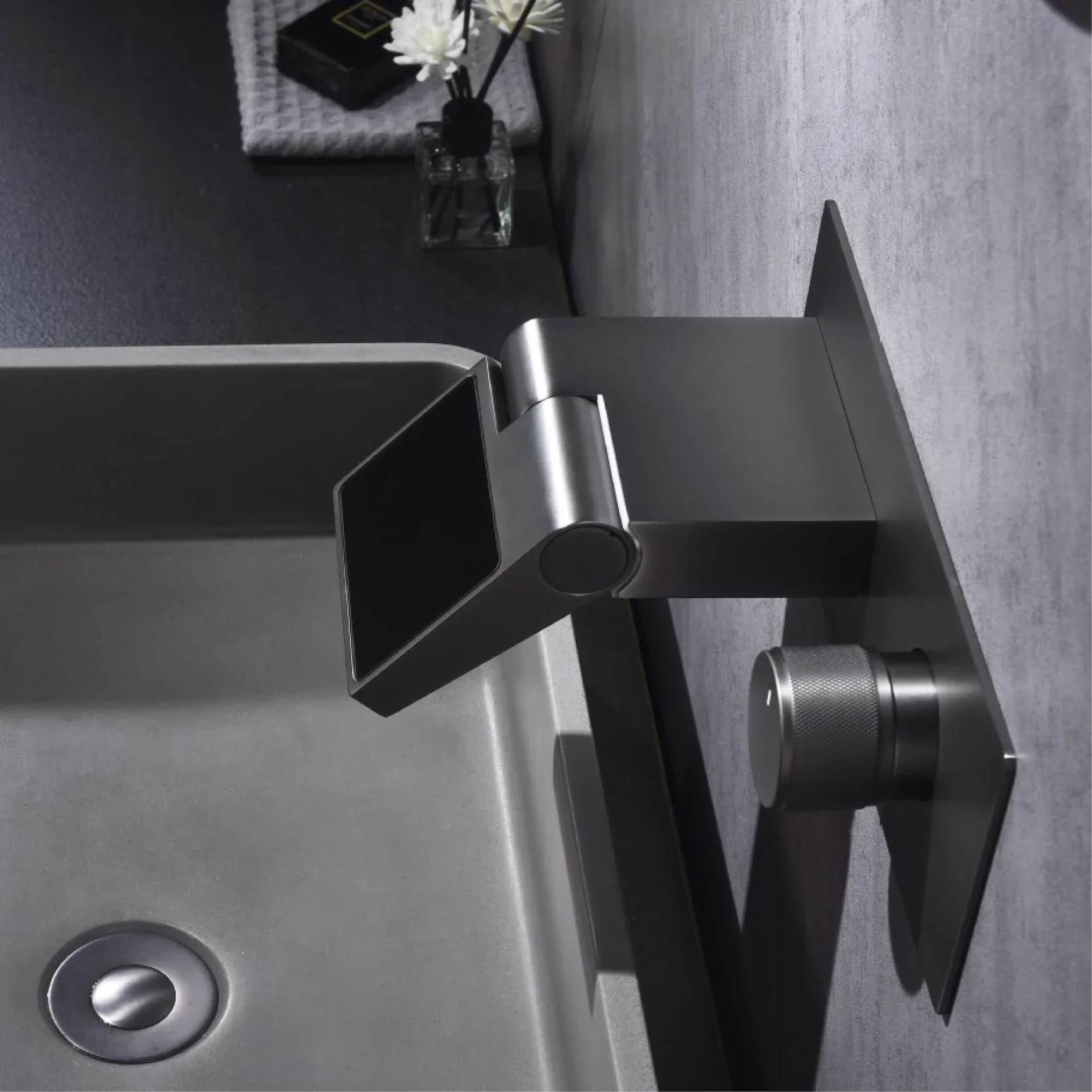 Intelligent Hidden Black Brass LED Digital Faucet - Image 4