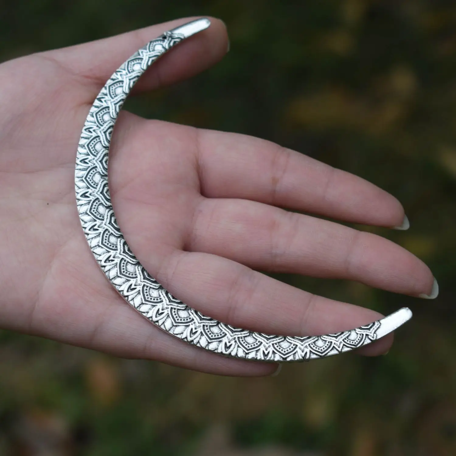 Medieval Crescent Moon Hair Stick - Image 3