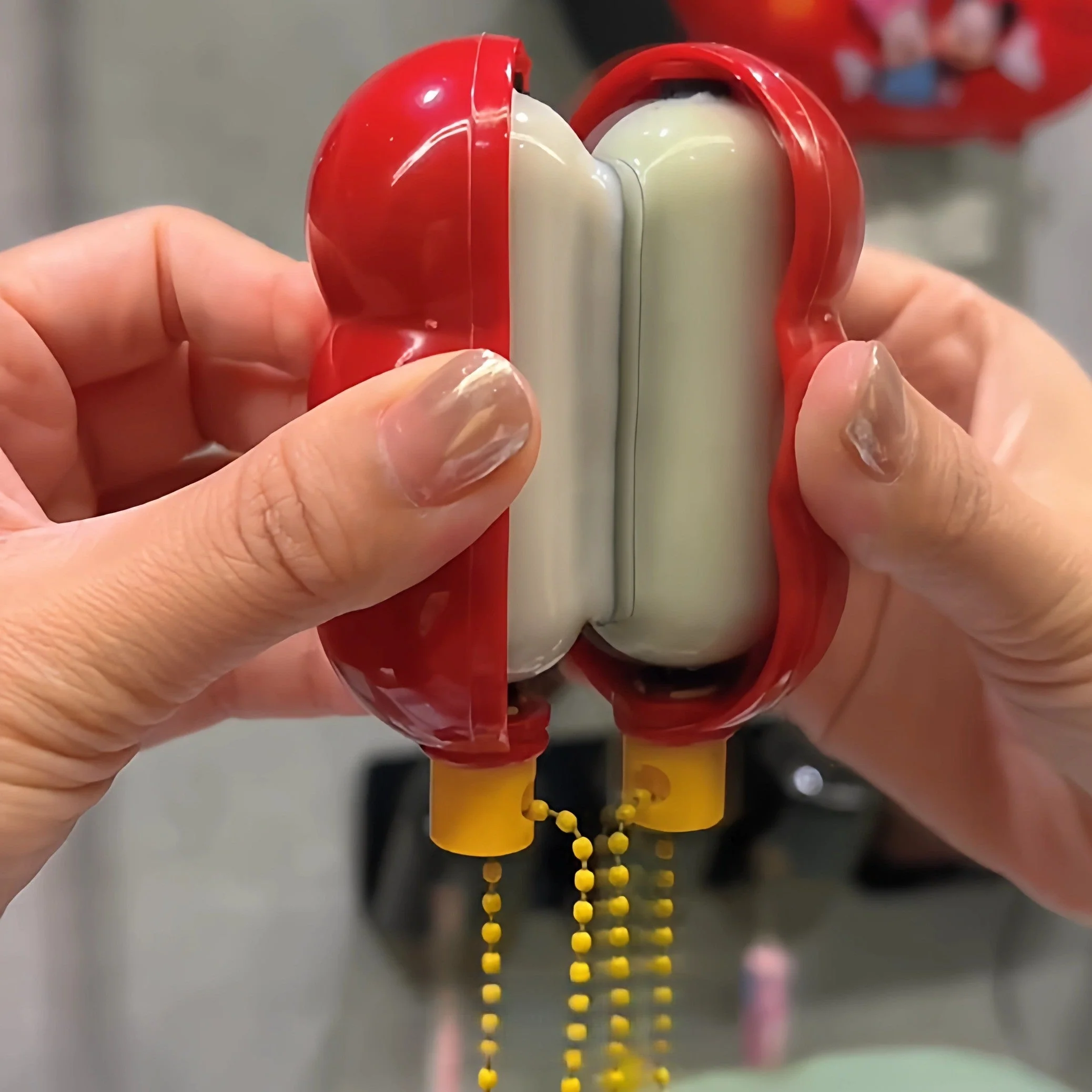 Mini Reusable Strong Adhesive Lint Roller Keychain - Image 3
