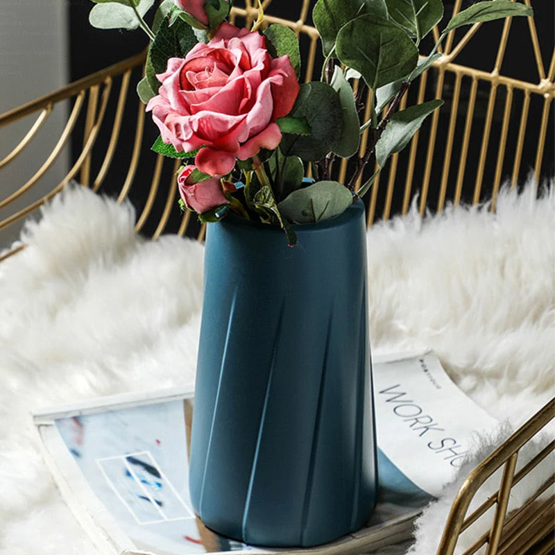 Nordic Style Elegant Origami Flower Vase - Image 3