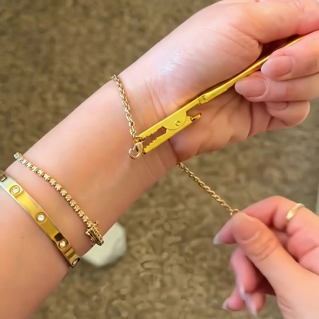 One Hand Bracelet Clasp Holder Jewelry Tool - Image 2