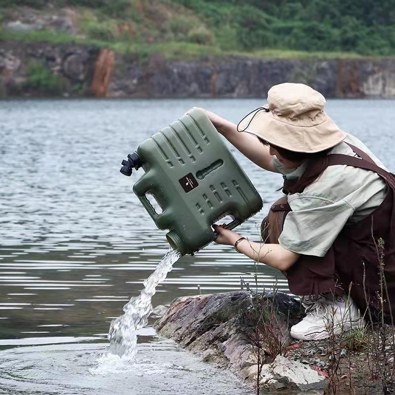 Portable Built-in Tap Camping Water Tank - Image 2