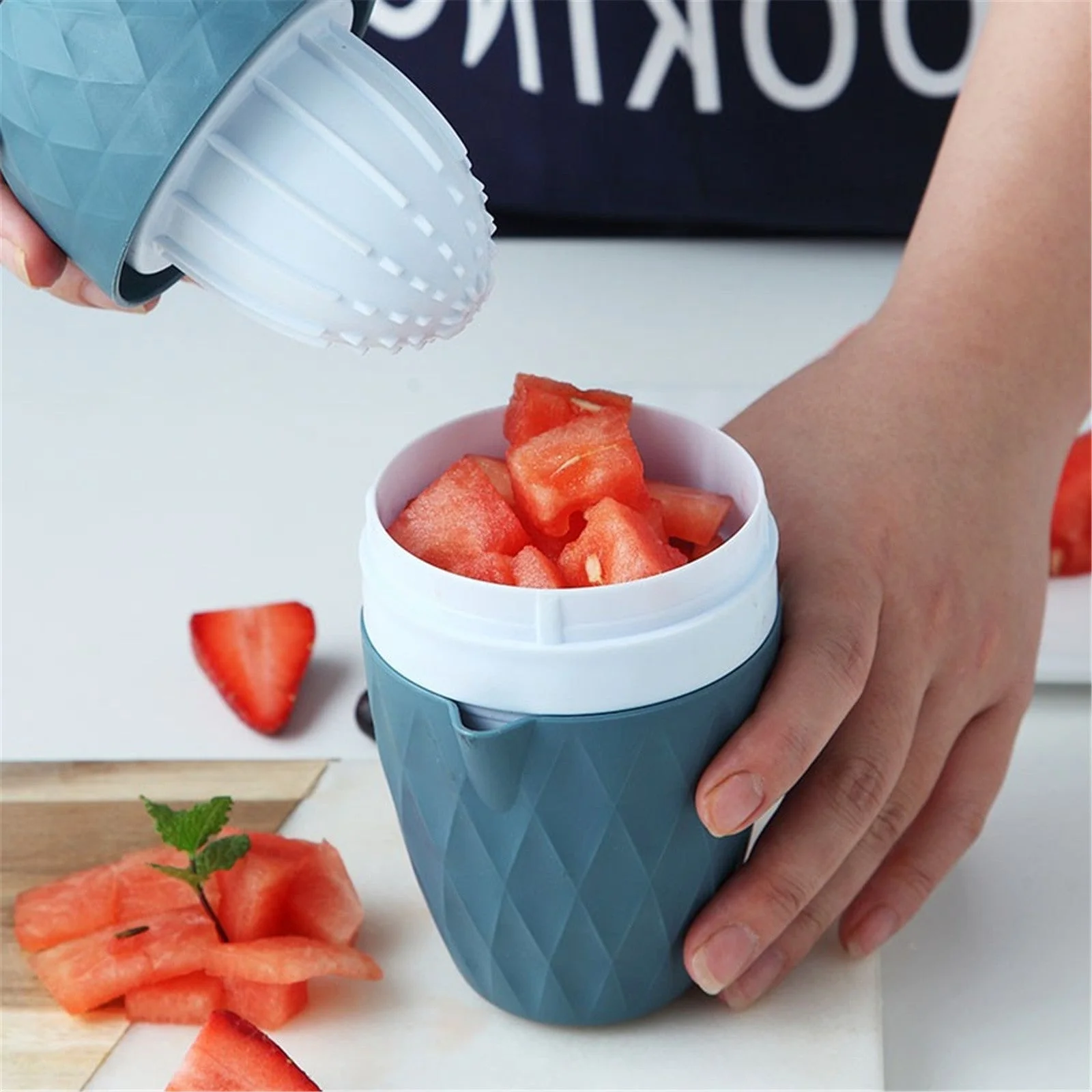 Portable Mini Orange Lemon Press Hand Squeezer - Image 7