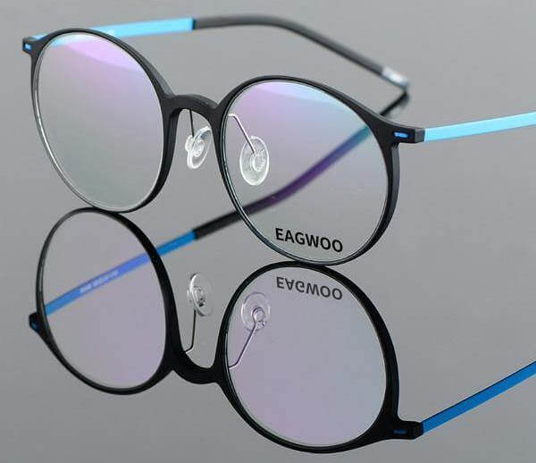 Pure Retro Titanium Eyeglasses - Image 3