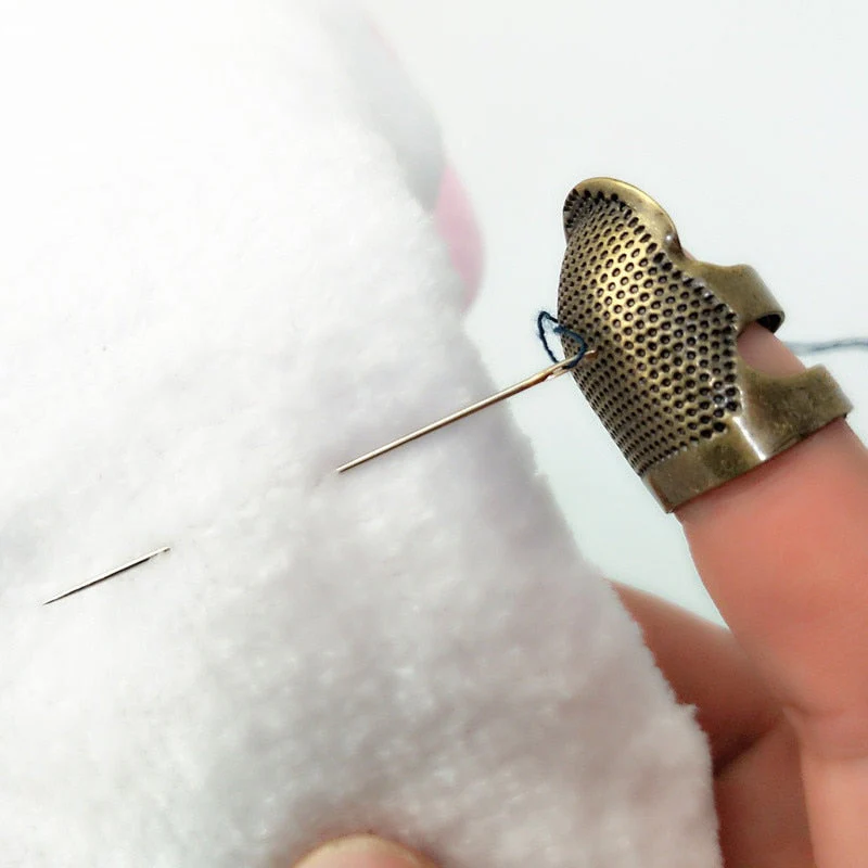 Retro Finger Armor Sewing Protector - Image 2