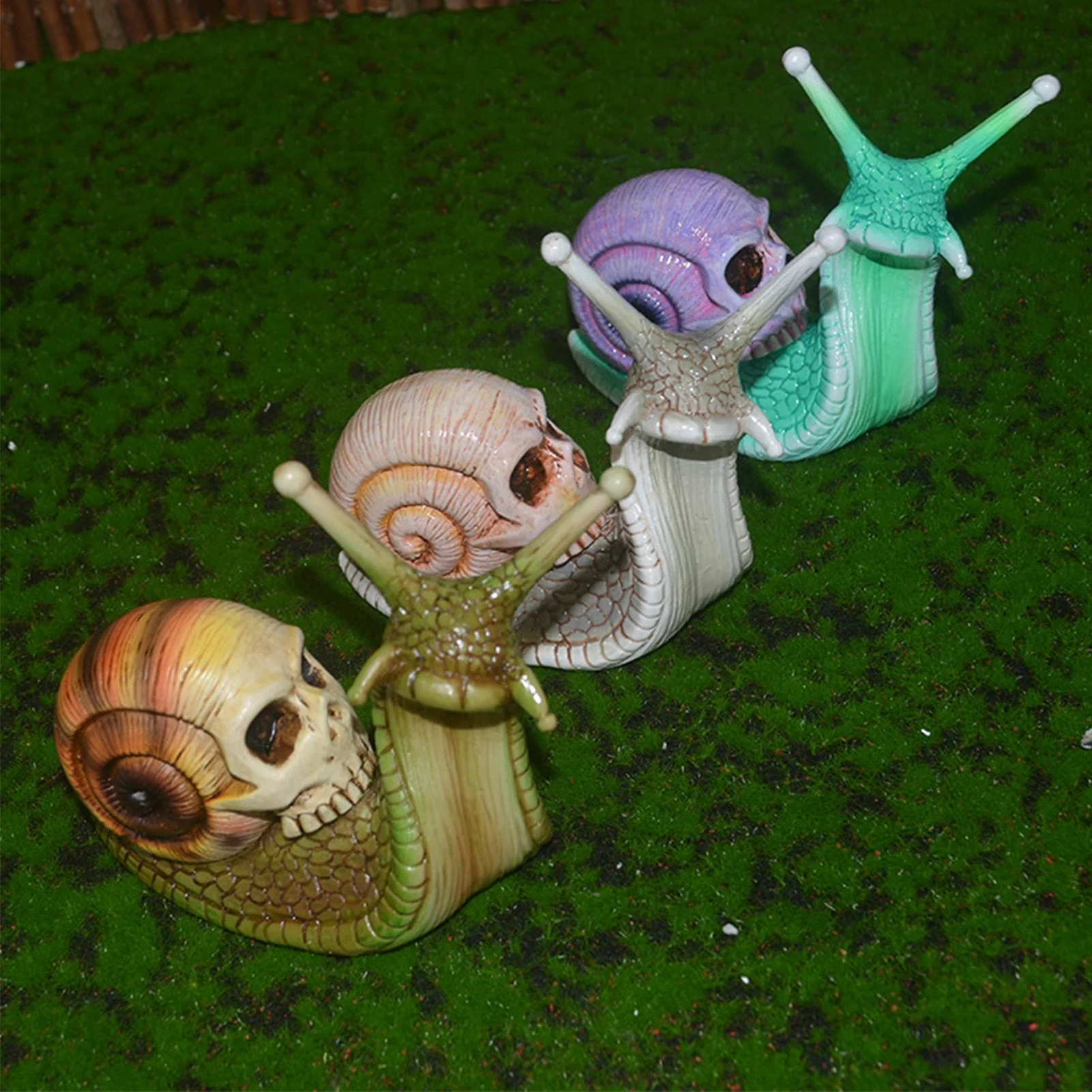 Snail Skull Halloween Patio Sculpture - Image 4