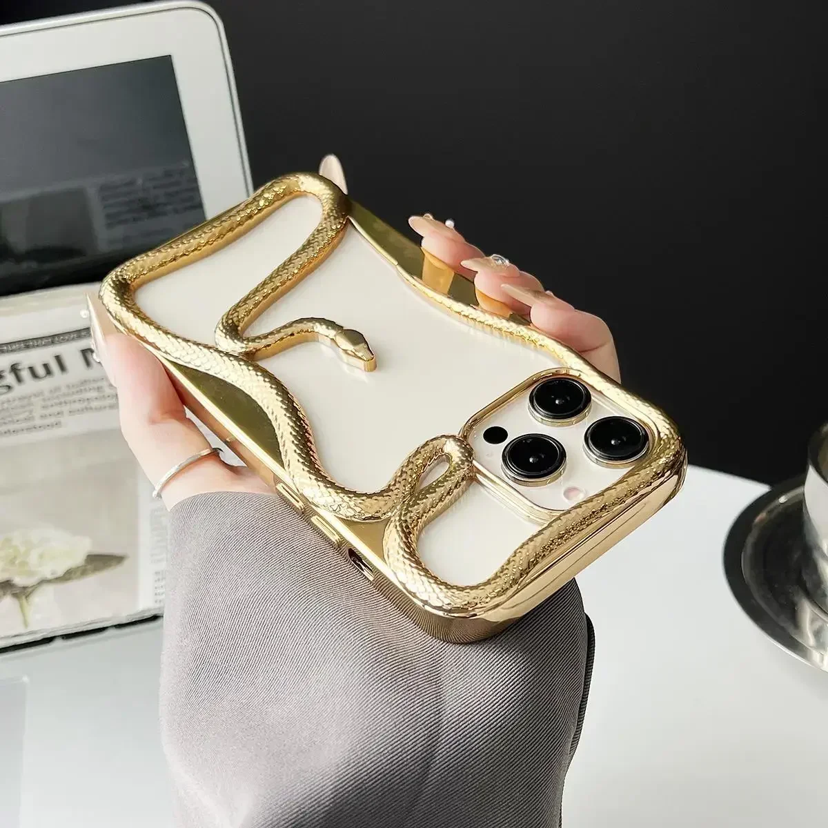 Snake Wrap Retro Phone Case - Image 3