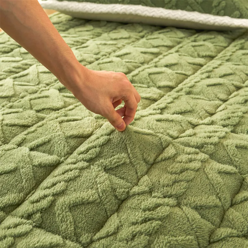 Thick Warm Winter Blanket Mattress Pad - Image 5