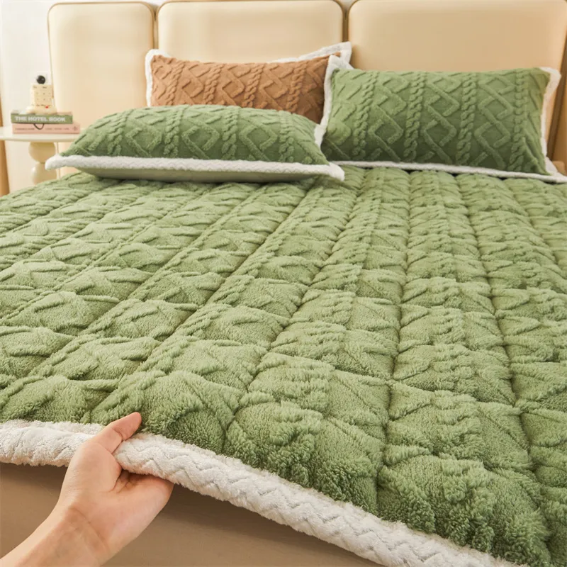 Thick Warm Winter Blanket Mattress Pad - Image 9