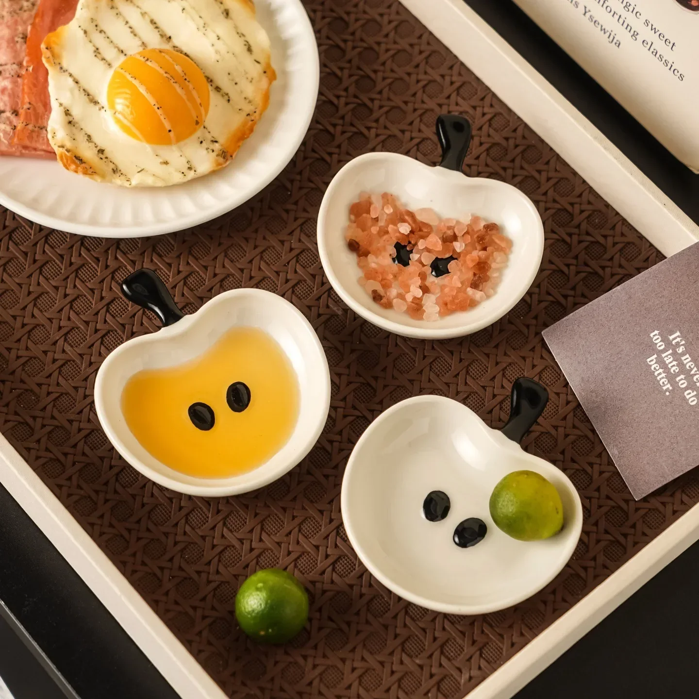 Yummy Apple-Shaped Snack Plates - Image 2