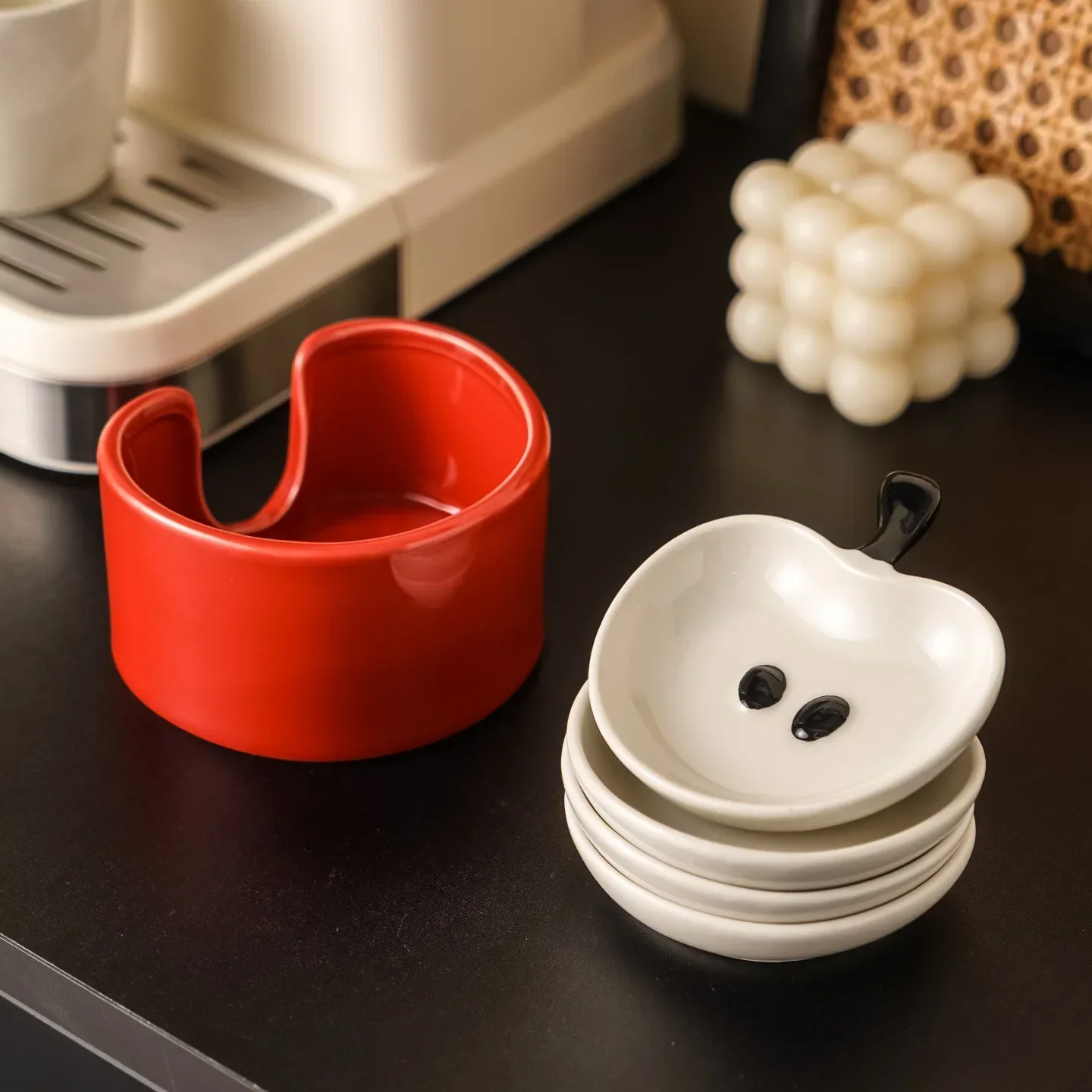 Yummy Apple-Shaped Snack Plates - Image 4